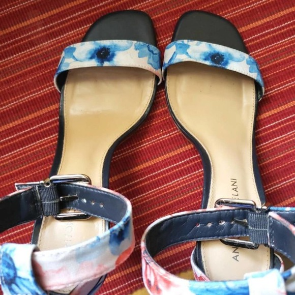 Antonio Melani heels size 9 1/2 Blue and Red Flowers Straps W/ Buckle - Picture 9 of 12
